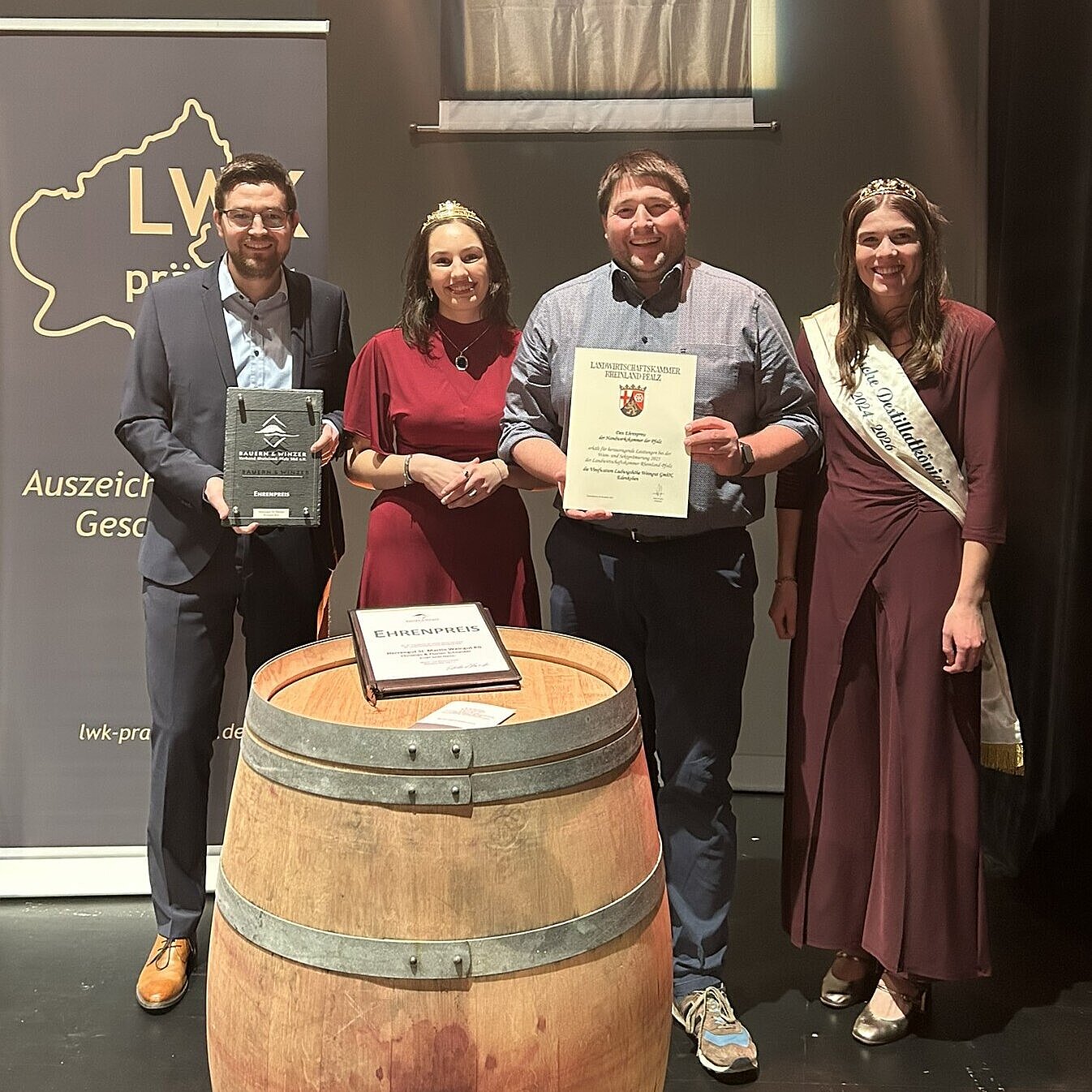 No alt tag, plase chance this in TYPO3 backend.