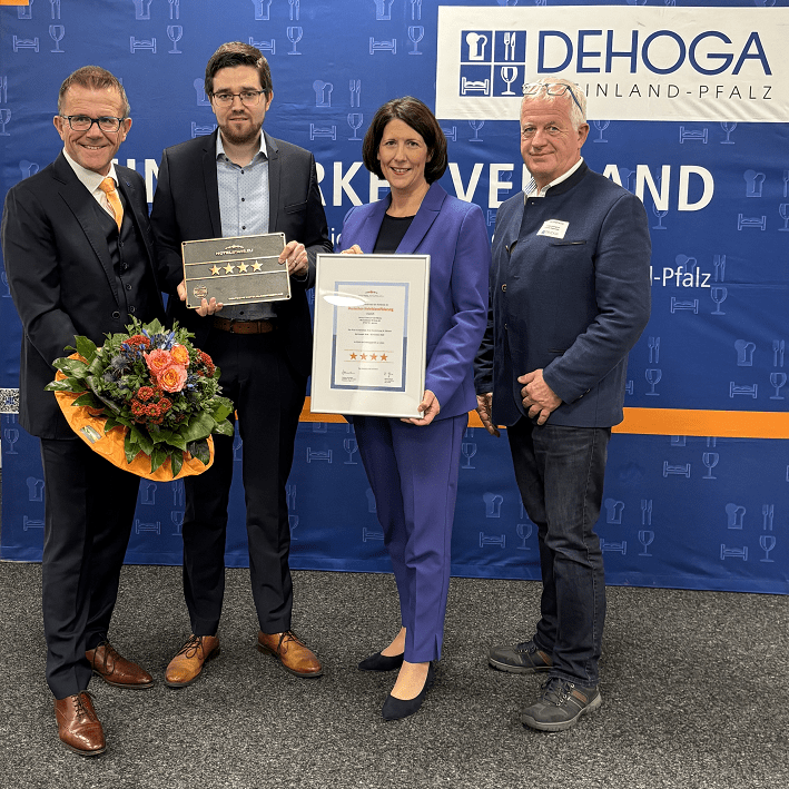 No alt tag, plase chance this in TYPO3 backend.